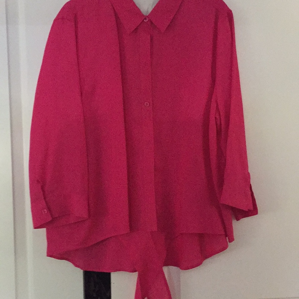 Chico size 3 fuschia tie front blouse